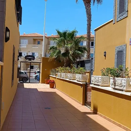 Sun And Townhouse El Duque * 아데제