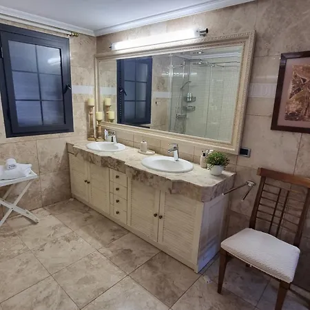 Casa vacanze Cozy Townhouse In *