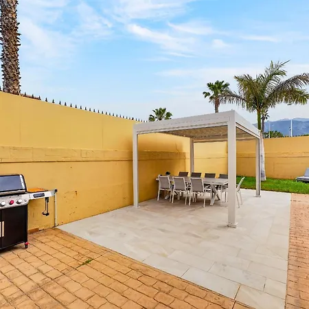 Casa vacanze Cozy Townhouse In *