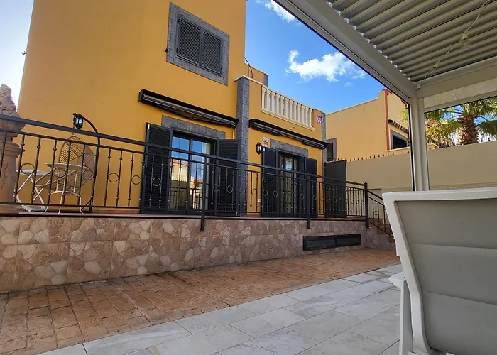 Sun And Townhouse El Duque Будинок відпочинку *