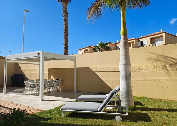 Sun And Townhouse El Duque Будинок відпочинку *