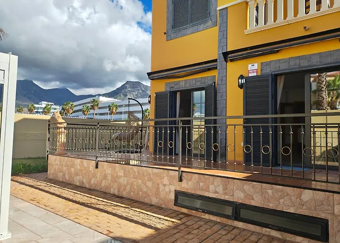 Sun And Townhouse El Duque Будинок відпочинку